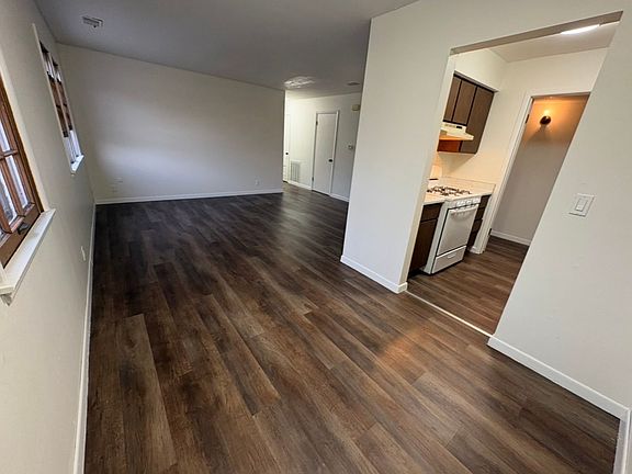 4th image of 6709 N University St #C23