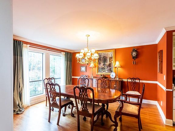 3rd image of 415 Woodvine Ct