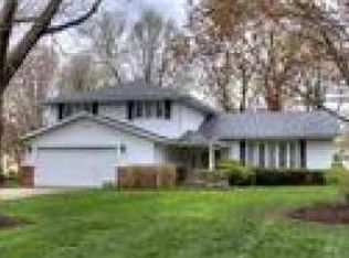 611 Sturbridge Dr, Highland Heights, OH 44143