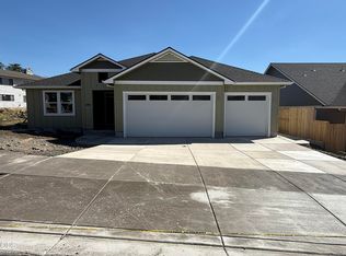 3366 Viewpoint Dr, Medford, OR 97504