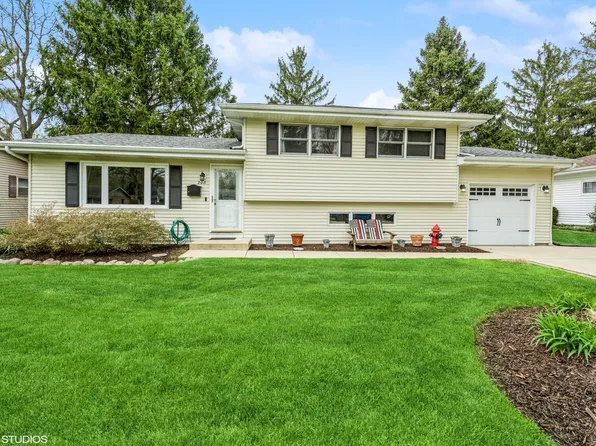 208 S River Rd, Fox River Grove, IL 60021