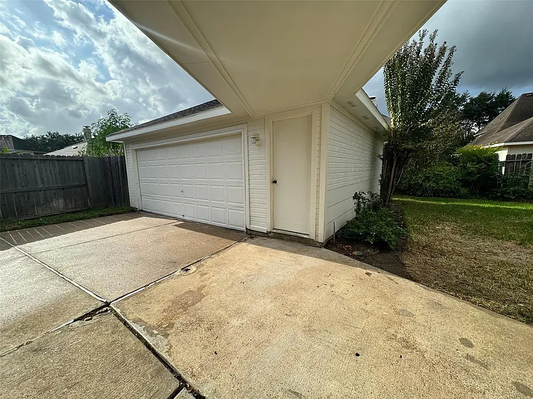 1718 Berkoff Dr — Photo 39