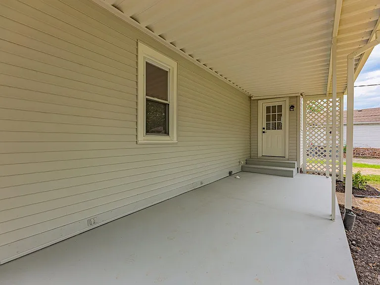 1628 E Blackford Ave — Photo 20