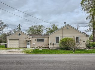 100 N Rebecca St, Glenwood, IL