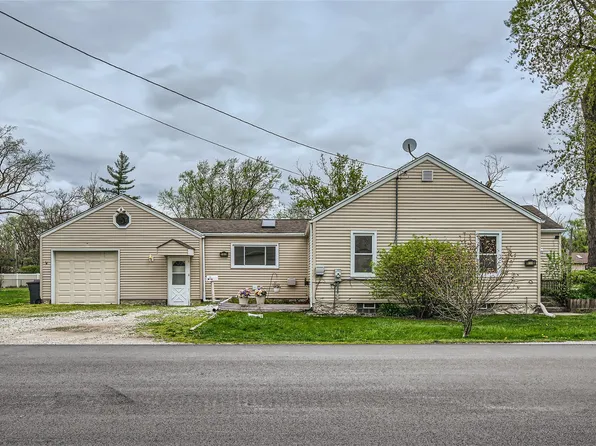 100 N Rebecca St, Glenwood, IL 60425