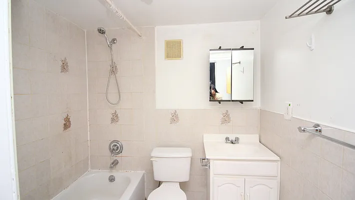 Rented by Nooklyn NYC LLC | media 12