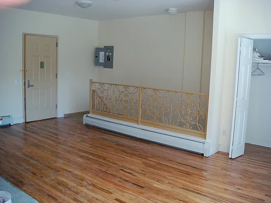 Rented by Avanguard Realty Corp | media 4