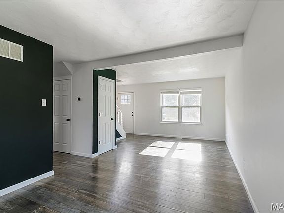 5th image of 2421 Cambridge Rd