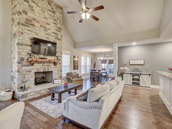 5th image of 221 Hutch Ct