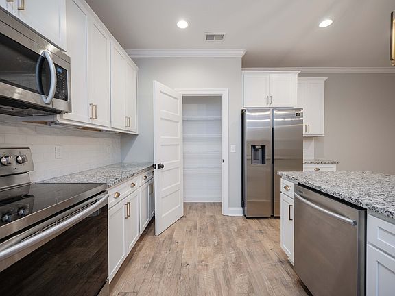 4th image of 418 McChrystal Dr