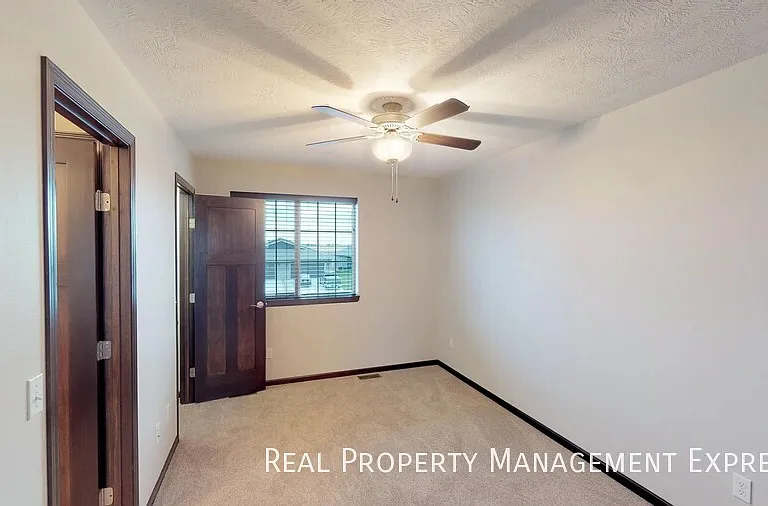 9422 W Gert St — Photo 7