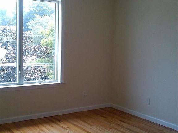 3rd image of 839 Palisade Ave