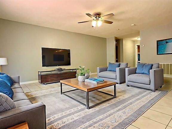 5th image of 992 Papaya Ln