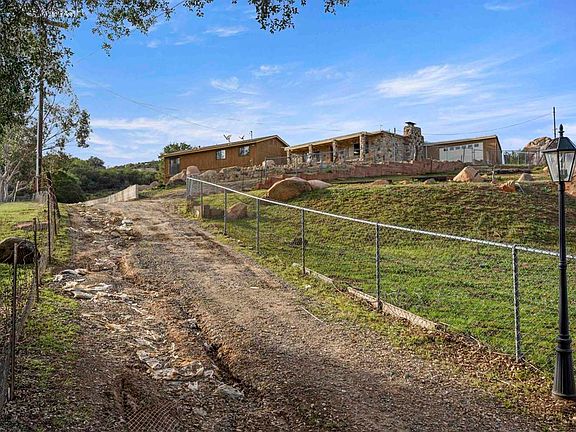 4th image of 20845 Deerhorn Valley Rd