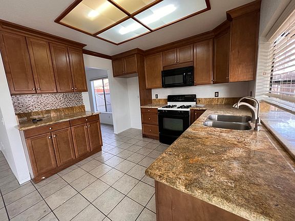 4th image of 24889 Basswood St #1
