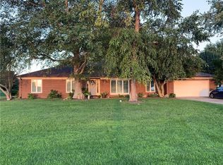 30 Fairway Ln, Mattoon, IL 61938