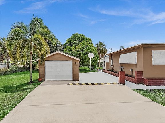 5th image of 5220 SW 26th Ter