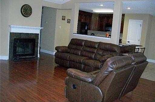 4th image of 1015 Orchard Hill Dr