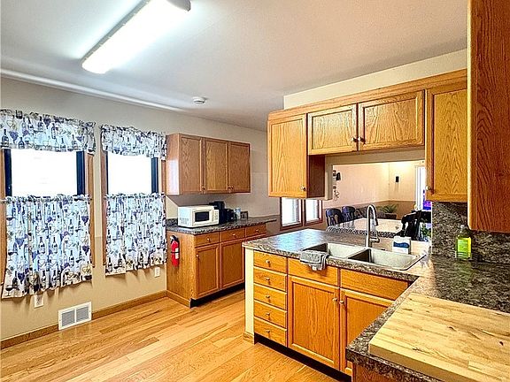 4th image of 35 Parkridge Ave