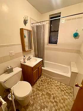4th image of 24-60 27th St #1R