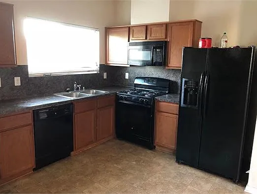 4 bed, 1438 sqft, $1,980 — Photo 2
