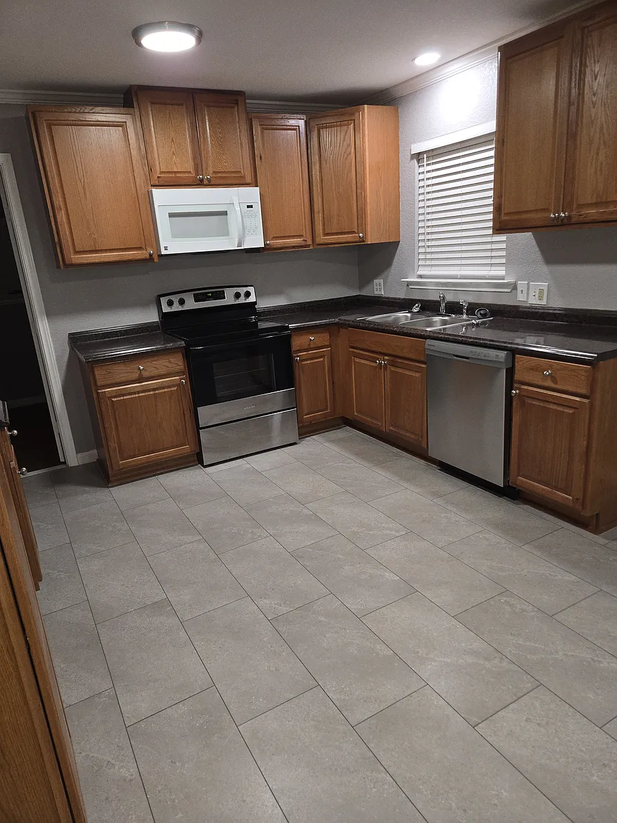 Kitchen - 3729 Peach St
