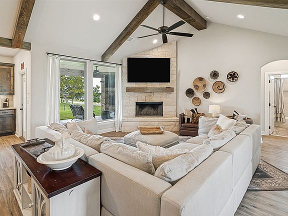 3rd image of 409 Oak Meadow Ln
