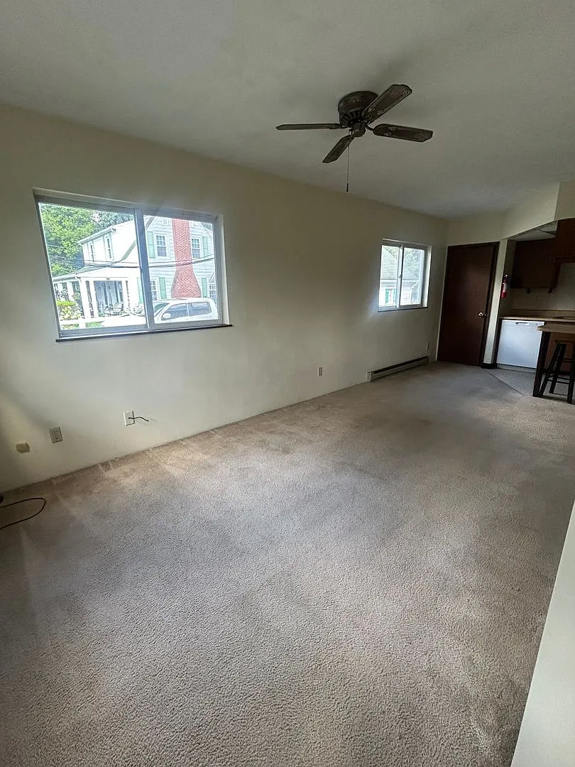2 bed, 1 bath Townhouse — Photo 3