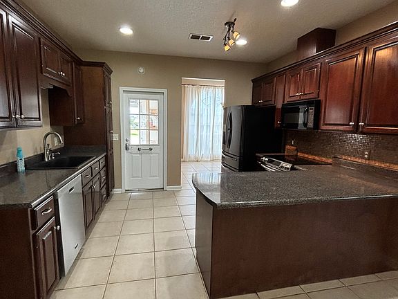 2nd image of 274 Summertree Rd
