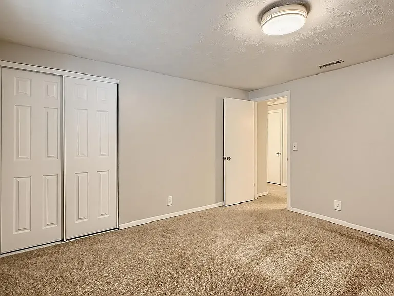 Lake Park Colonial Apartments — Photo 6