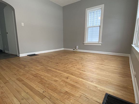 5th image of 566 Valley Ave NW