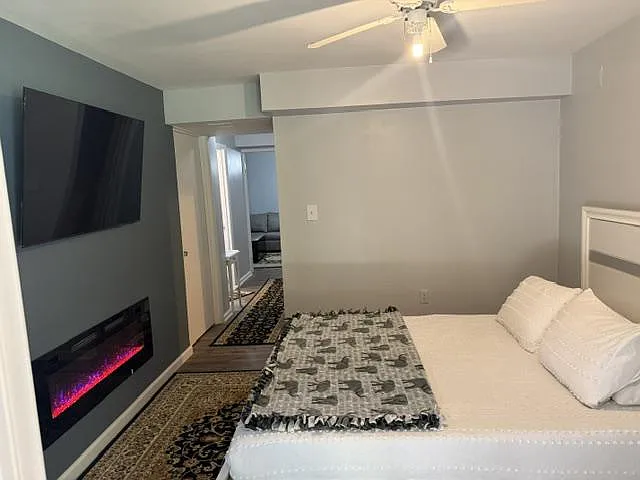 1 bed, 1.0 bath, 1907 sqft, $1,550 — Photo 4