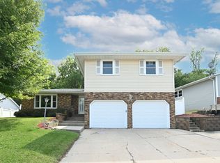 508 Rosemary Ln, Anamosa, IA 52205