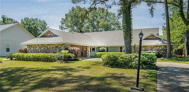 934 Winona Dr