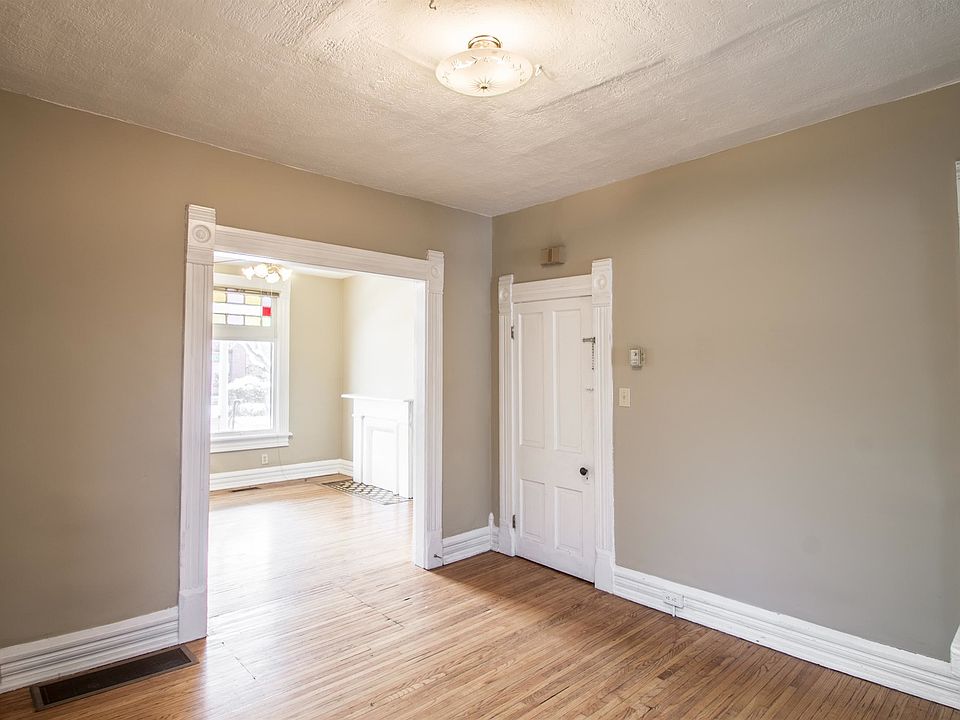 1st image of 300 W 1st Ave