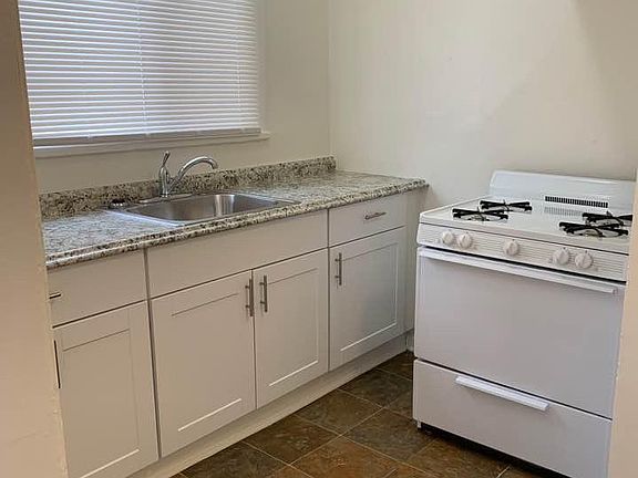 4th image of 800 S Normandie Ave #120