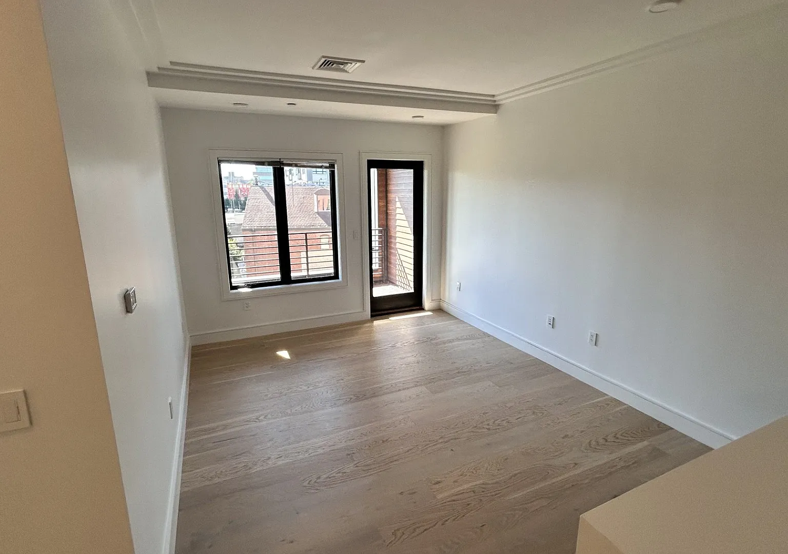 2 bed, 1200 sqft, $4,350 — Photo 3