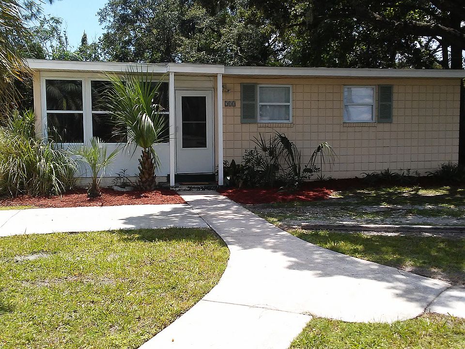 1st image of 200 Parkwood Dr