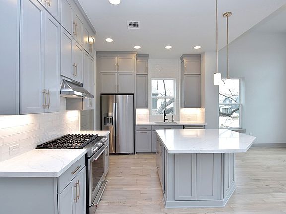 The Sierra - Kitchen