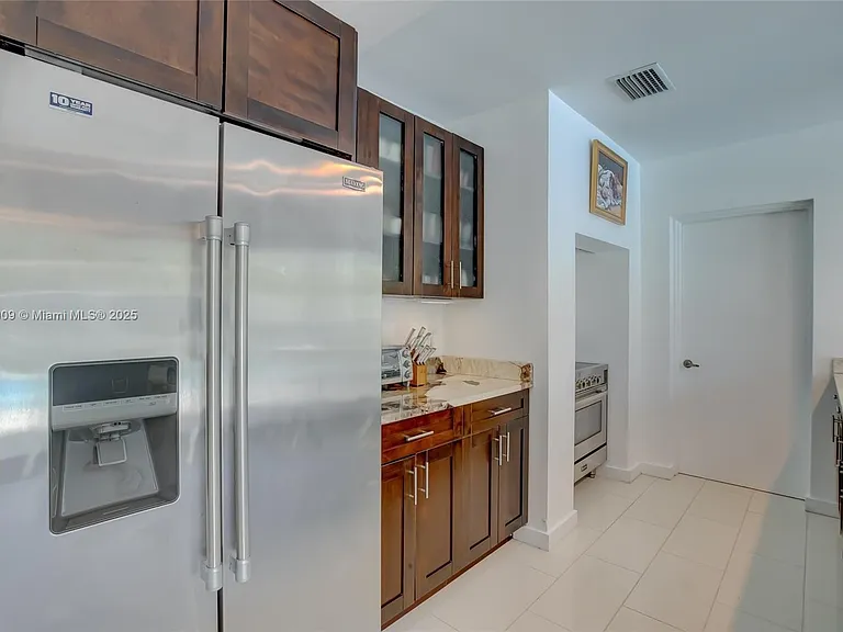 2601 NE 11th Ct — Photo 19
