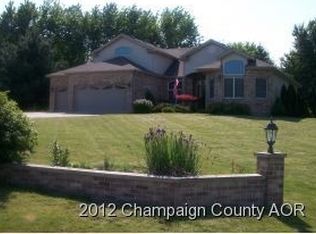 1201 Charter Oaks Cir, Mahomet, IL 61853