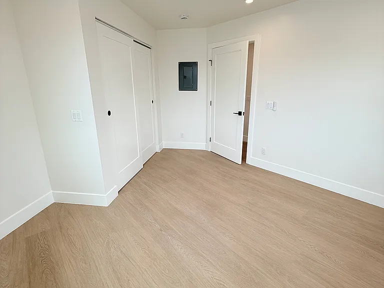 Ramfos Ln — Photo 9