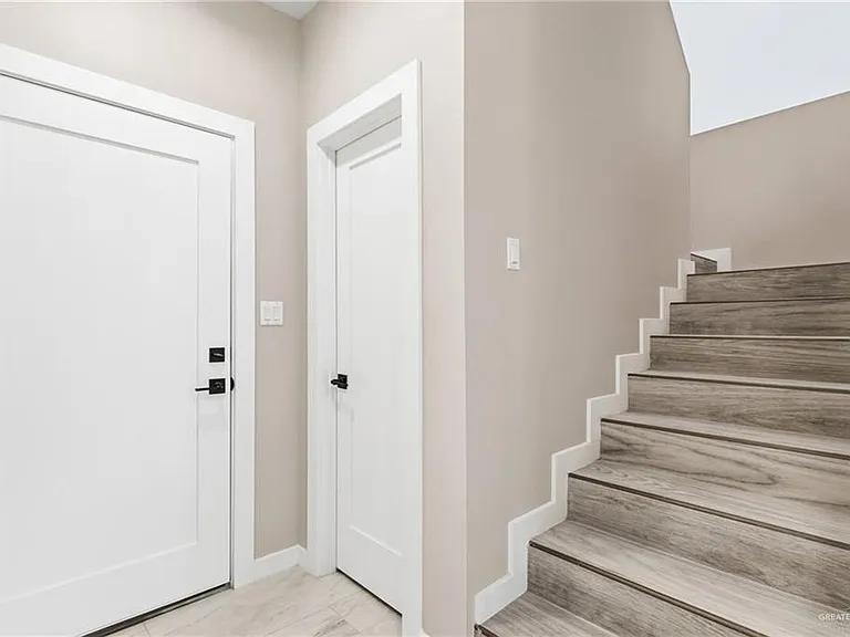2206 Corales St — Photo 7