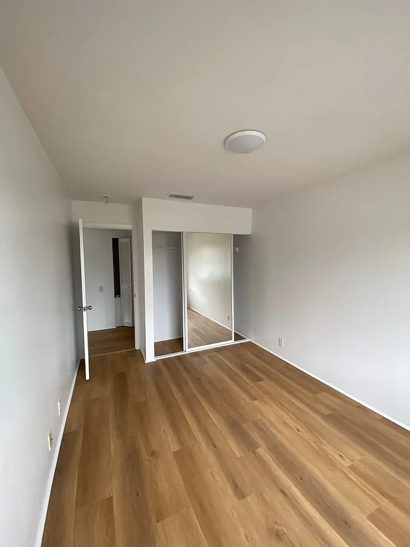 Updated 3 Bedroom, 2 Bath Pet Friendly Home with a Garage, Yard, and Central AC — Photo 2