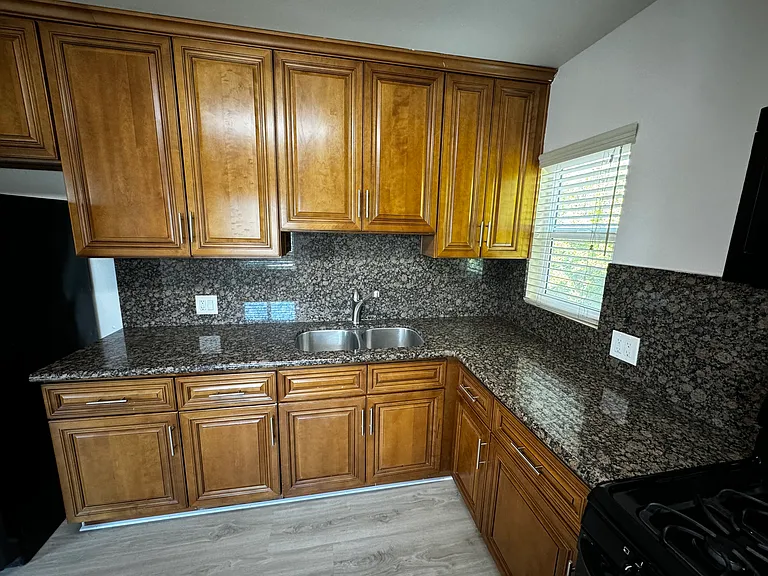2032 S Shenandoah St #4 — Photo 18