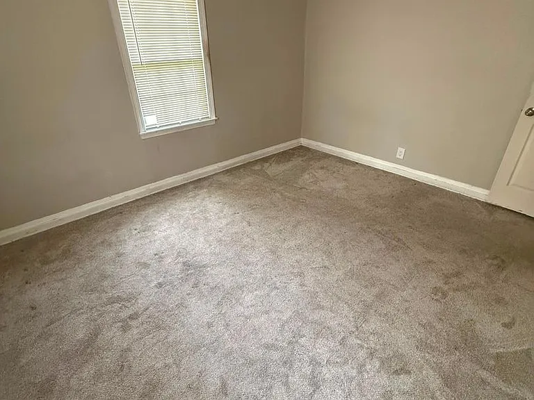 4450 Dallas St — Photo 5