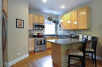 4th image of 4718 N Kenmore Ave #2