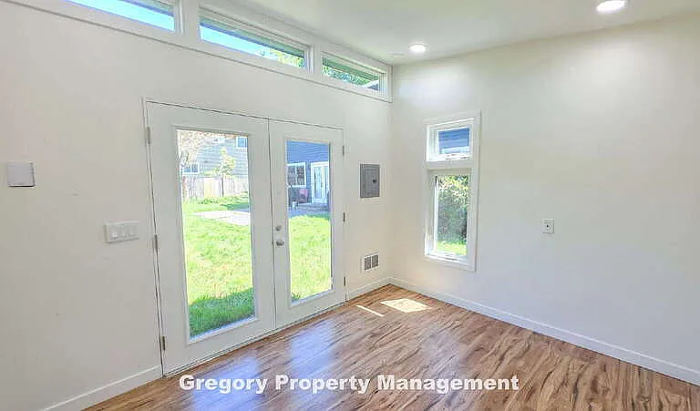 11204 NE 58th Pl — Photo 43