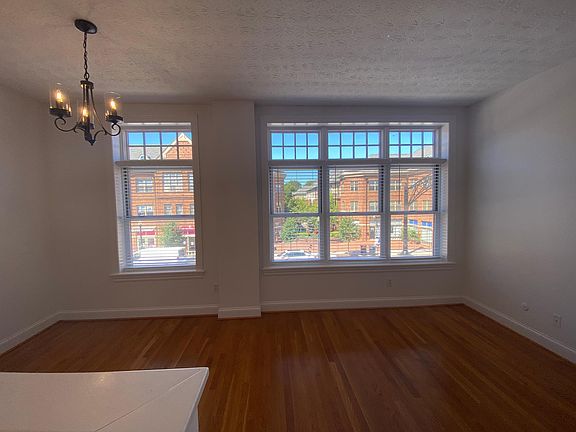 4th image of 660 N High St #2