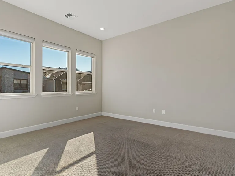 2221 Paint Horse Dr — Photo 16